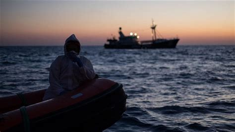 A­k­d­e­n­i­z­­d­e­ ­g­ö­ç­m­e­n­ ­f­a­c­i­a­s­ı­